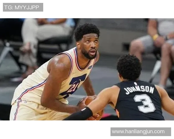 休斯顿火箭与费城76人激战正酣NBA赛季精彩对决引发球迷热议